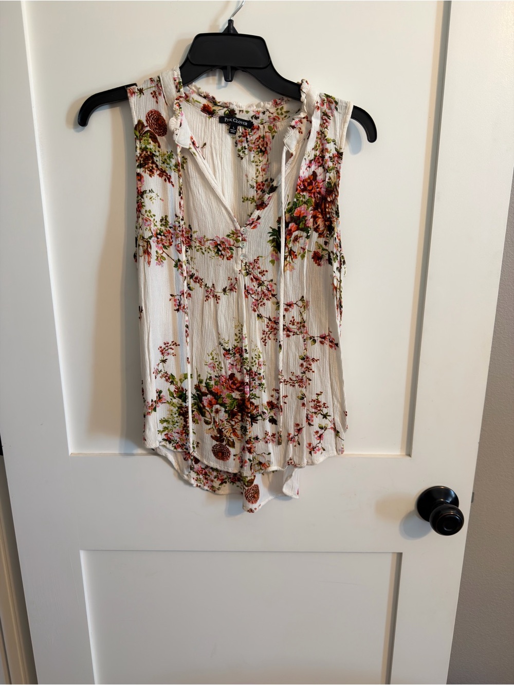 Pink Clover White Floral Sleeveless V-Neck Tie Tank